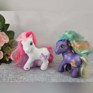 2002 HASBRO G3 My Little Pony Frilly Frocks & Peach Surprise MLP Set
